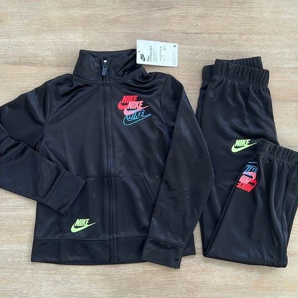 Nike Other - Nike Girls 2 Piece Activewear Set Tracksuit 5 6x Shiny Black Multicolor